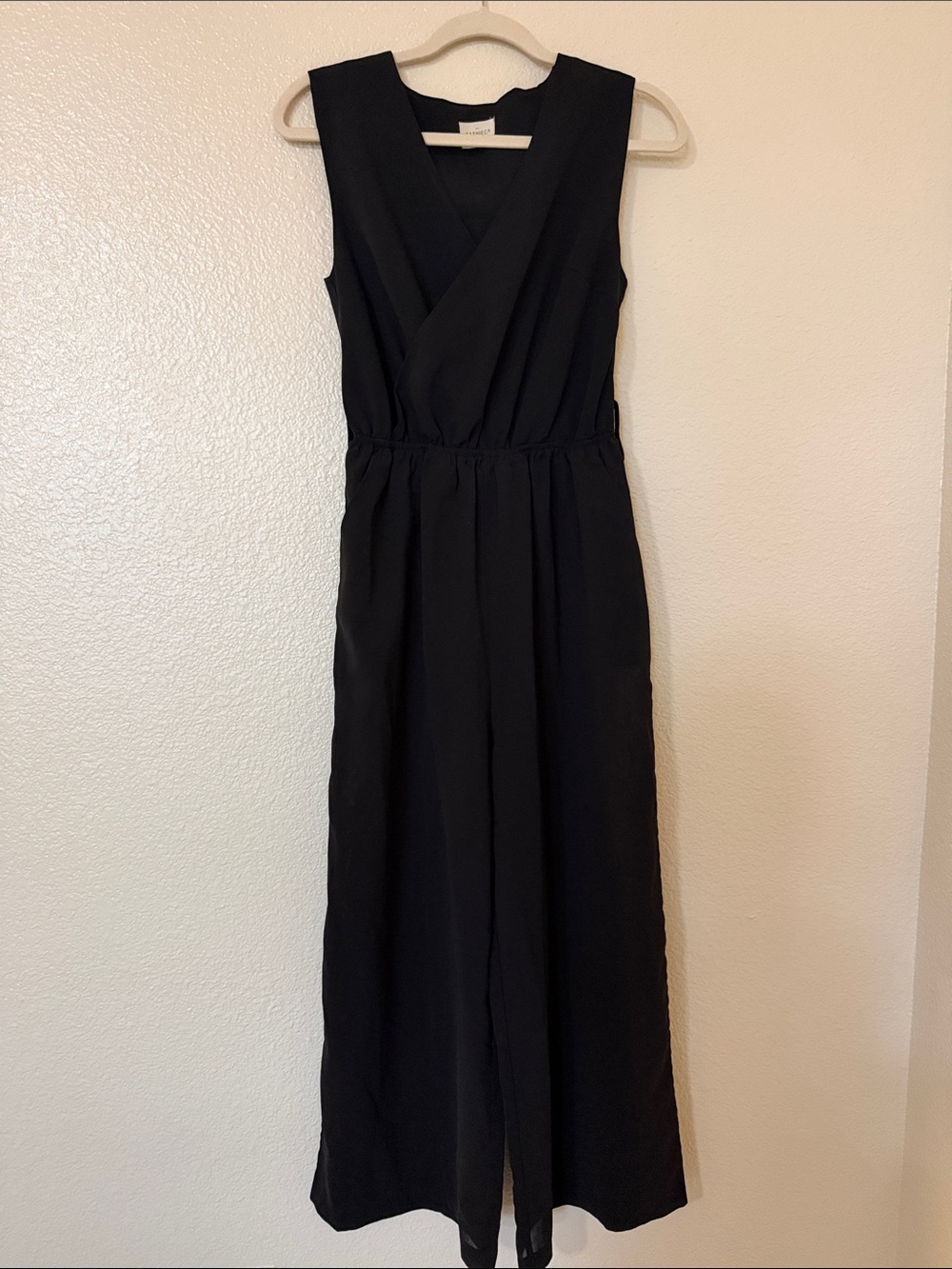 Kashieca Sleeveless Black V-Neck Jump Suit (S)